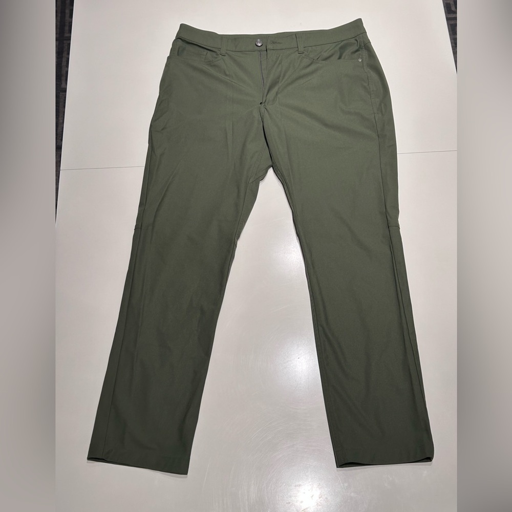 Men’s Swiss Tech Army Green Polyester Pants 34x32, only worn once